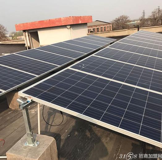 太陽能光板多少錢轉換成電夠用嗎答:100平能裝5kw的,一天能發20度電